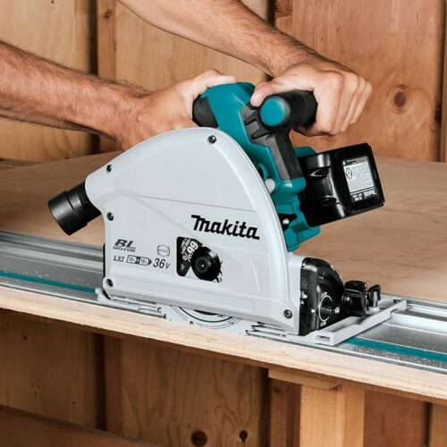 Makita XPS01PTJ Circular Saw in action